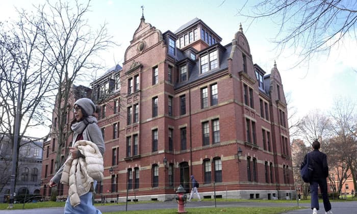 trump-administration-bars-harvard-from-enrolling-foreign-students