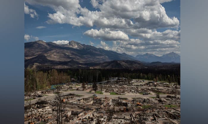 downpour-in-jasper-national-park-slows-fires-but-comes-with-warning