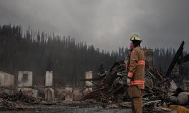 ottawa-and-alberta-match-red-cross-fire-donations-as-jasper-residents-view-damage-map