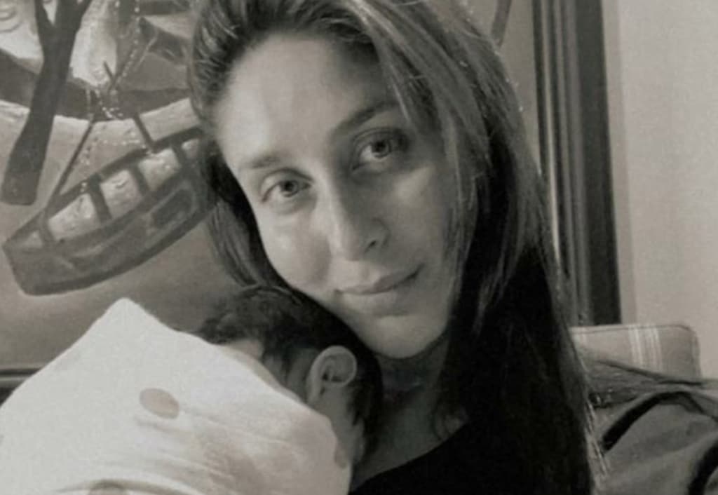 kareena-kapoor-khan-shares-first-glimpse-of-her-baby-boy