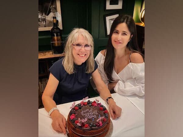 katrina-kaifs-birthday-wish-for-her-mother-is-all-things-love