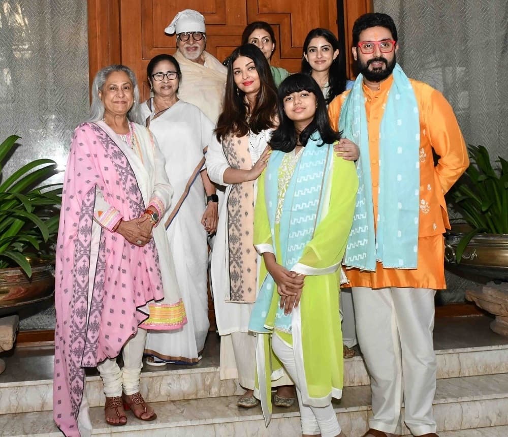 west-bengal-cm-meets-amitabh-bachchan-ties-rakhi-to-the-bollywood-actor