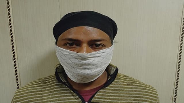 delhi-police-arrests-wanted-accused-in-red-fort-violence-case-recovers-2-swords