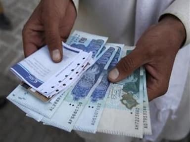 pakistan-rupee-crashes-to-all-time-low-against-usd