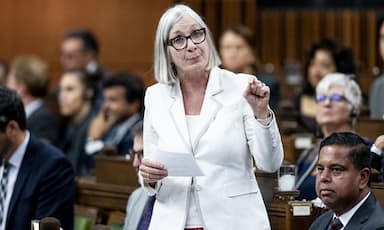 jobs-minister-urges-canada-post-to-table-new-offer-to-striking-union