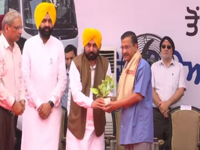 mann-kejriwal-flag-volvo-bus-services-from-jalandhar-to-delhi-airport
