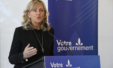 quebec-adopts-law-to-fine-people-who-intimidate-harass-politicians