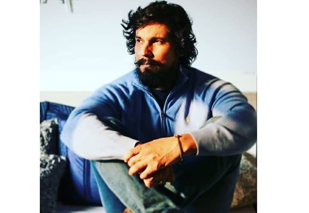 randeep-hooda-apologized-at-the-golden-temple-before-cutting-his-hair