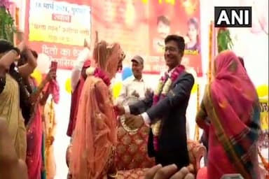 couple-ties-knot-at-farmers-protest-site-in-mps-rewa