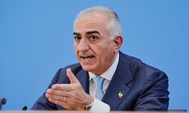 poilievre-invites-irans-exiled-crown-prince-reza-pahlavi-to-visit-canada