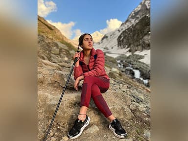 sara-ali-khan-gives-glimpse-of-her-trekking-in-kashmir