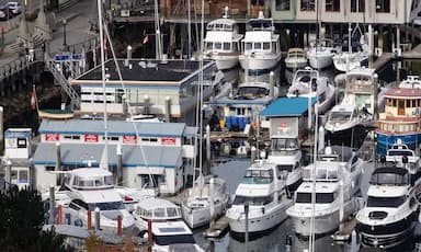 seaplane-crashes-into-vancouvers-coal-harbour