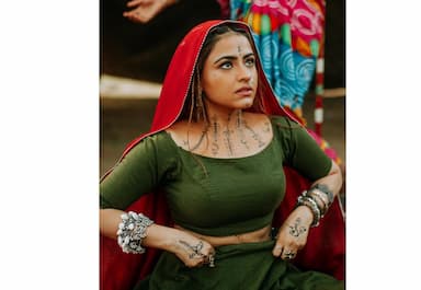 is-this-simi-chahal-or-dimple-kapadia