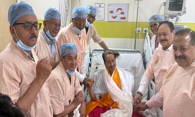 sonam-wangchuk-ends-hunger-strike-after-meeting-union-ministers-as-neet-paper-leak-protests-continue