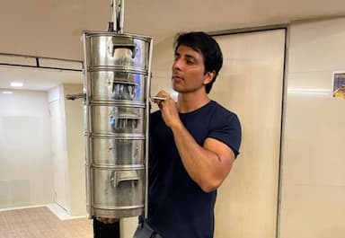 sonu-sood-gets-vaccinated-in-amritsar