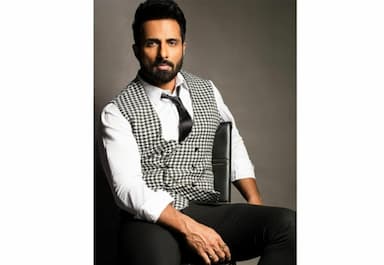 sonu-sood-to-create-volunteer-programme-for-covid-19-vaccination-registration-in-rural-india