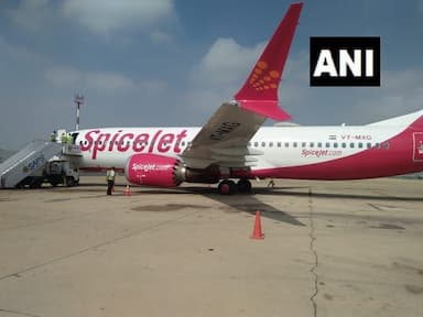 delhi-dubai-spicejet-flight-makes-emergency-landing-in-karachi-dgca-orders-probe