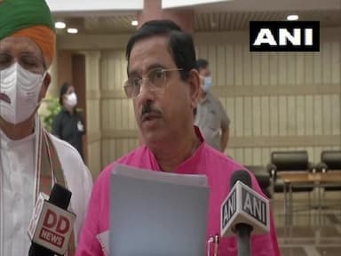 after-standing-ovation-for-olympians-at-bjp-meet-pm-modi-asks-mps-to-nurture-young-talent