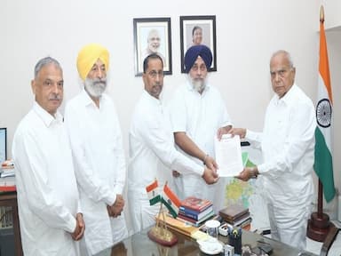 sukhbir-badal-led-delegation-meets-punjab-guv-demands-cbi-ed-probe-into-state-excise-policy