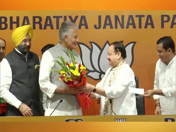 former-cong-leader-sunil-jakhar-joins-bjp-nadda-says-will-play-a-big-role-2
