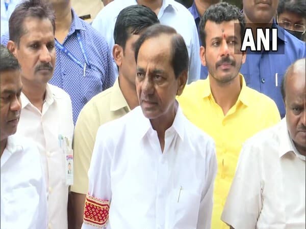 kcr-meets-deve-gowda-says-there-will-be-change-at-national-level-after-2024-polls