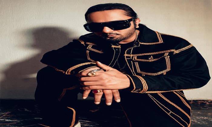 yo-yo-honey-singh-sparks-outrage-with-controversial-stage-remarks