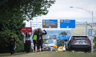 flight-attendants-union-says-tentative-deal-reached-to-end-air-canada-strike