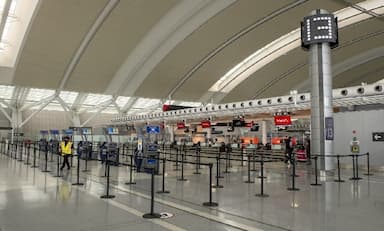 man-shot-by-police-at-torontos-pearson-airport-police-say-no-known-threat-to-public
