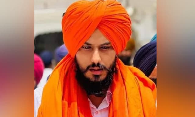 Amritpal's family members reached Dibrugarh jail amidst the discussion of contesting elections - https://cdn.connectfm.ca/amrritpal-singh.jpg