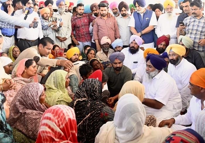 sukhbir-singh-badal-came-to-share-his-grief-with-the-families-of-those-who-died-of-poisoned-liquor