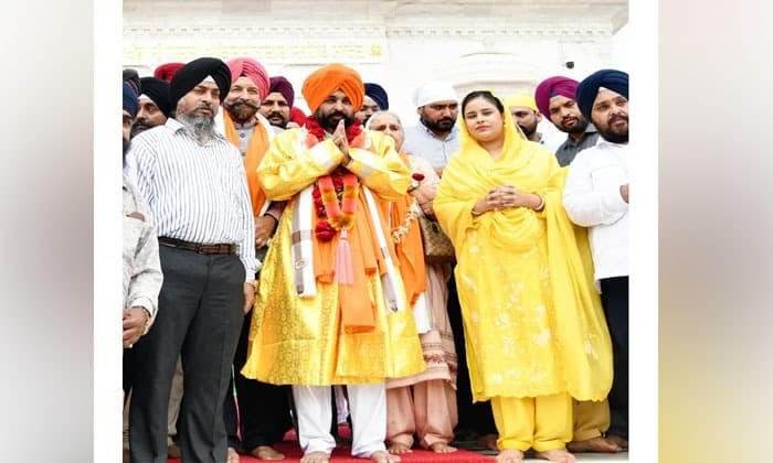 cm-manns-family-paid-obeisance-at-takht-sri-hazur-sahib