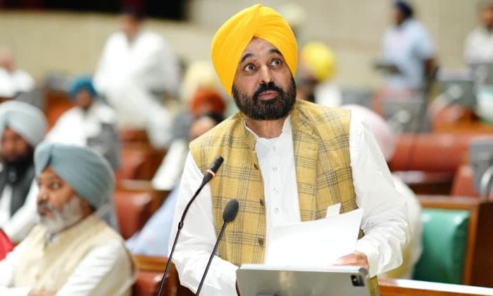chief-minister-mann-presented-the-bill-to-abolish-the-condition-of-noc-in-the-vidhan-sabha
