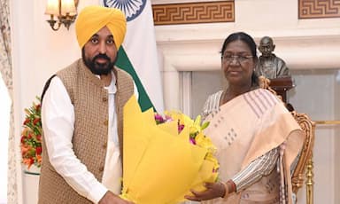 punjab-cm-bhagwant-mann-meets-president-murmu-seeks-action-over-mps-joining-bjp