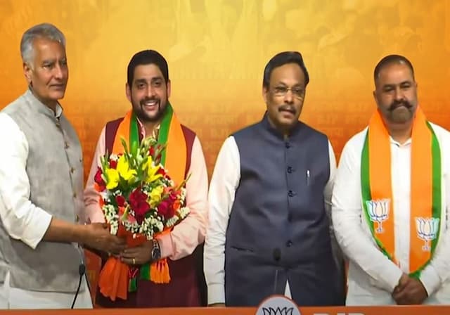 From Jalandhar, AAP MP Sushil Rinku and MLA Sheetal Angural joined BJP. - https://cdn.connectfm.ca/bjp_2024-03-27-132406_xtgg.jpg