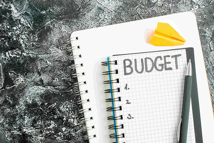 freeland-doesnt-rule-out-new-taxes-on-wealthy-or-corporate-canada-in-upcoming-budget