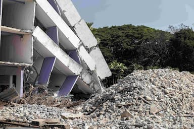 a-strong-earthquake-hits-near-taiwan-tsunami-alert-issued