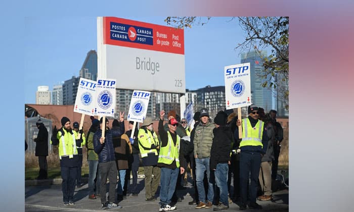 canada-post-union-sit-down-with-mediator-but-still-far-apart-as-strike-drags-on