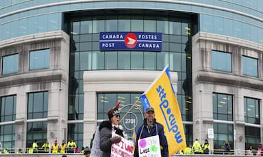 pressure-rises-on-federal-government-to-intervene-in-canada-post-strike