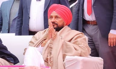 congress-leaders-brought-a-special-cake-for-former-chief-minister-charanjit-channi-written-sada-channi-jalandhar