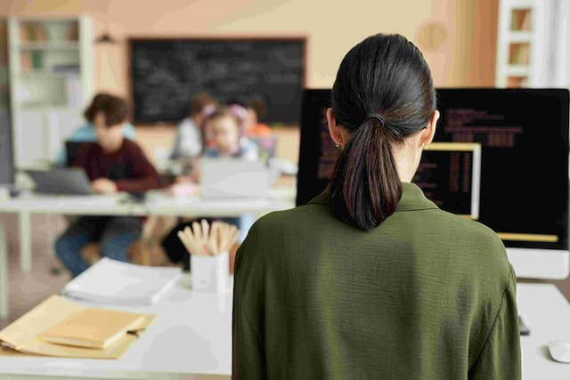 Computer teachers will hold a rally at Khatkar Kalan on 28th - https://cdn.connectfm.ca/computer-teacher.jpg