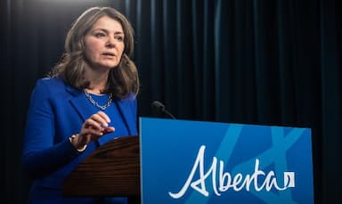 danielle-smith-dismisses-doug-fords-warning-against-separatist-threats-from-alberta