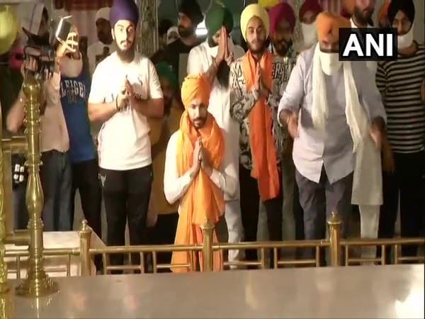 r-day-violence-case-deep-sidhu-visits-rakabganj-gurdwara-after-release-from-tihar-jail