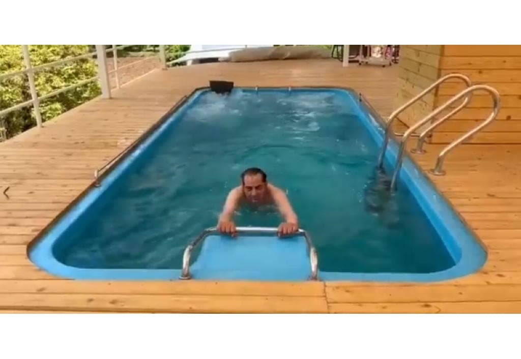 dharmendra-takes-to-water-aerobics