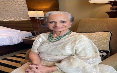 bollywood-superstar-waheeda-rehman-gets-dadasaheb-phalke-award