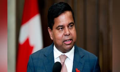 komoks-first-nation-signs-draft-treaty-with-b-c-federal-governments