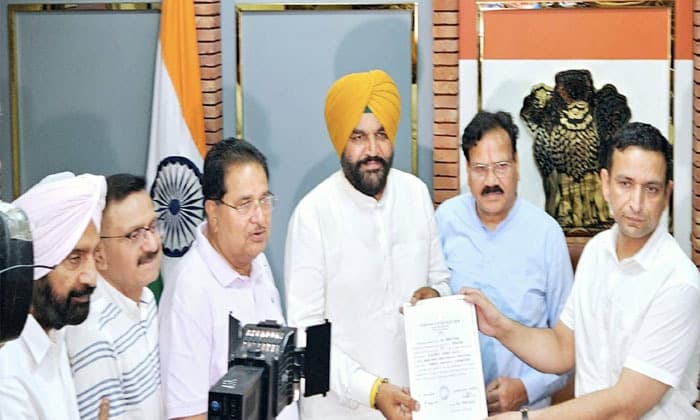 gurjeet-singh-aujla-makes-hat-trick