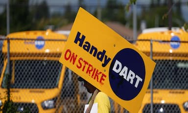 employer-considers-union-plan-in-week-two-of-metro-vancouver-handydart-transit-strike