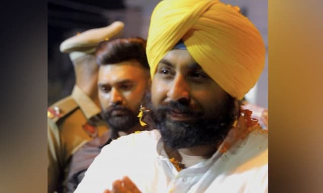 The demand for a fair investigation of the alleged scam of 100 crores related to Harjot Bains - https://cdn.connectfm.ca/harjot-singh-bains_2024-09-06-164829_vpwp.jpg