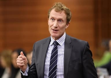 ottawa-should-respect-quebecs-immigration-cap-for-family-reunification-minister