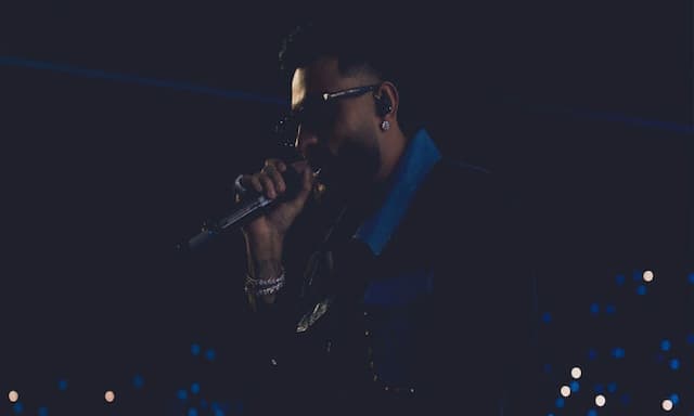 Karan Aujla Gets Angry at Fan During Australia Concert - https://cdn.connectfm.ca/karan-aujla_2026-08-18-163003_mzpz.jpg